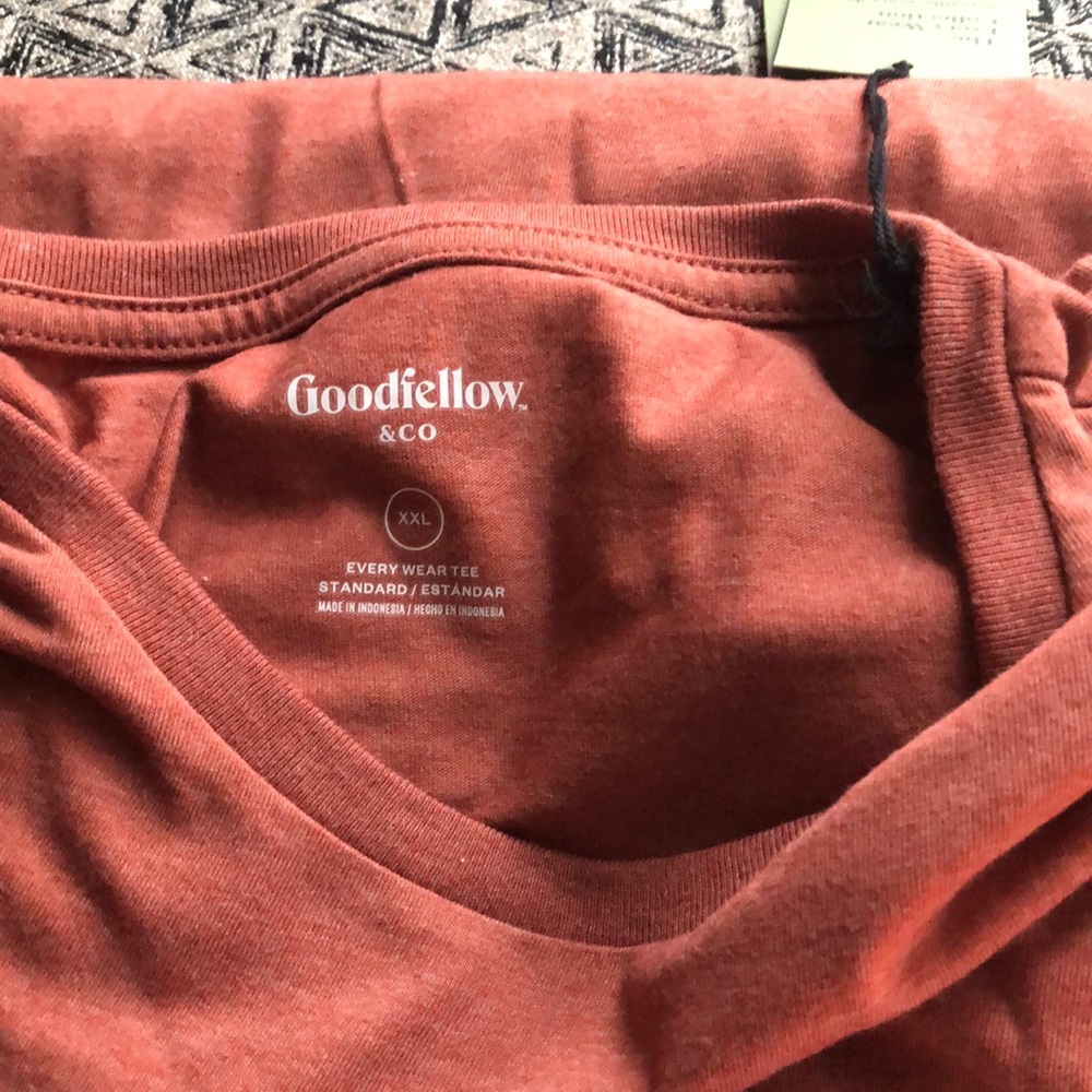 New men’s rust colored t-shirt